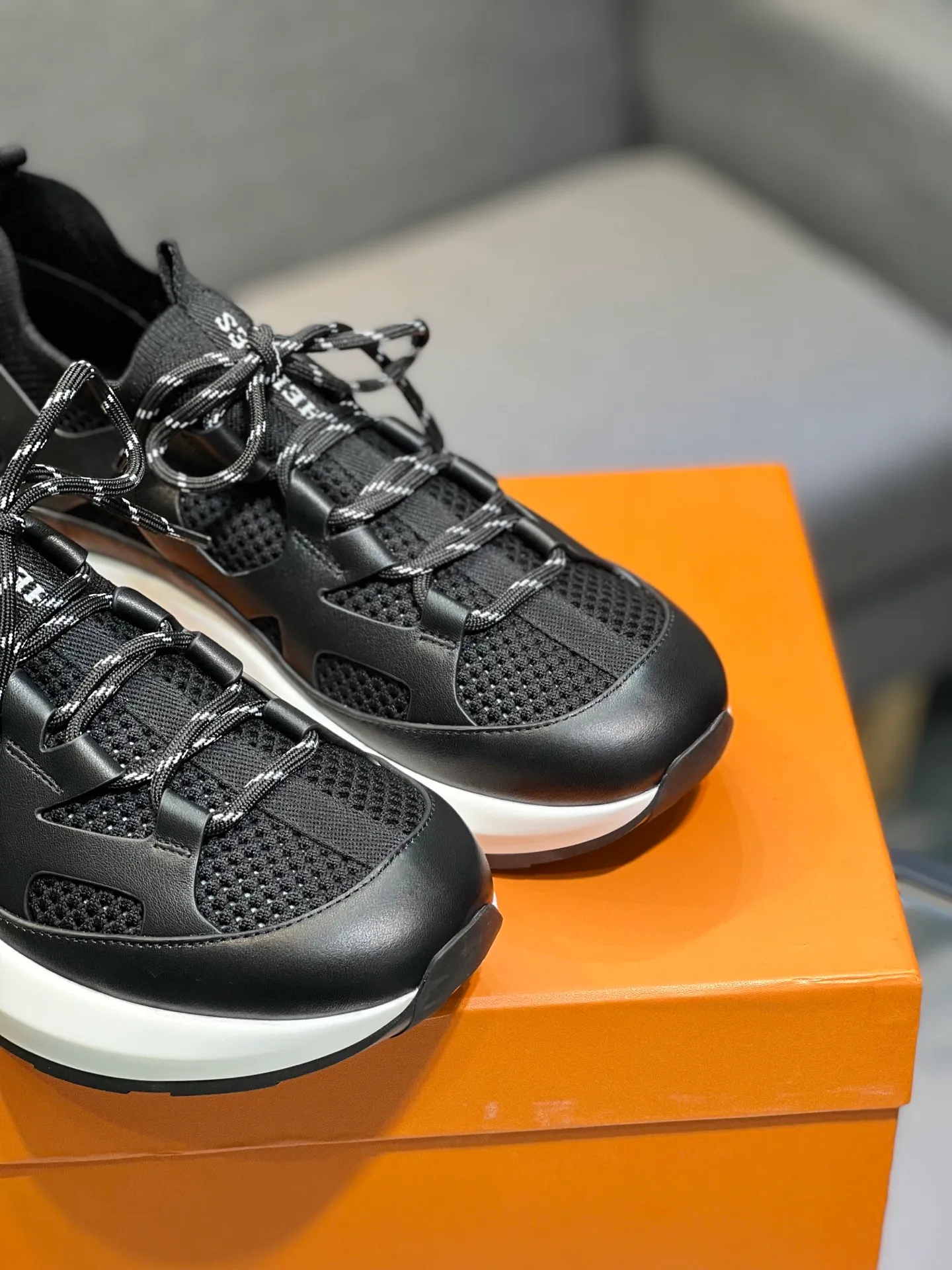 💰¥720 HERMES Men’s rest sneakers! -High-end quality original casual sports shoes -Upper: high nappa calfskin, forging technology, knitted fabric, shoe brand webbing, injection molded brand logo -Inner: foot pad; water-dyed cowhide -Outsole: ultra-light TPU·rubber; two-color molded outsole -Ultra-high quality control·fine workmanship: highlighted (high-end·luxury·grade) Size: 38-44 (45 46 customized)